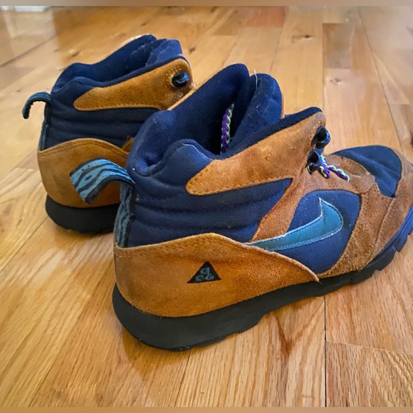 Vintage 1990’s Nike Hiking Shoes - Picture 3 of 7